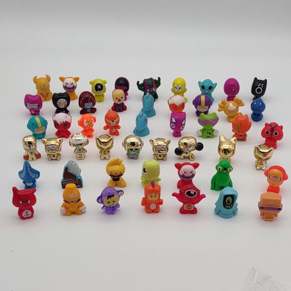 Gogo's Crazy Bones Mixed Lot of 50 Figures - Picture 1 of 7